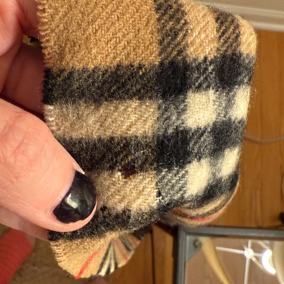 Burberry Classic Scarf - Picture 5 of 6